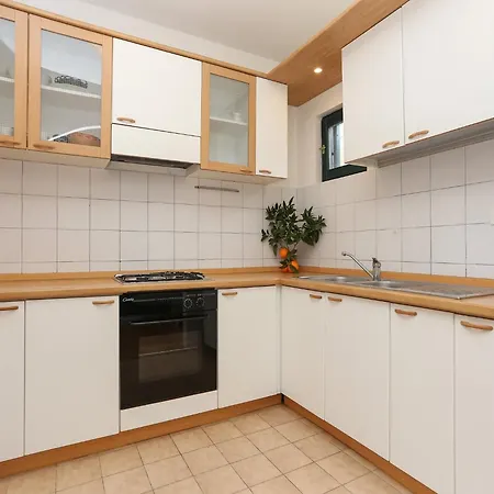 Apartment Sunny Elegant In - Classic Three Bedroom With Balcony *