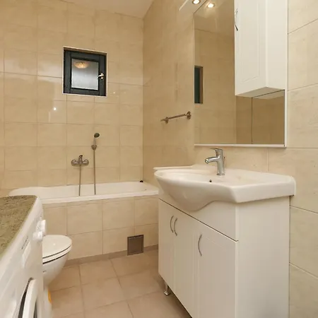 Apartment Sunny Elegant In - Classic Three Bedroom With Balcony Trogir