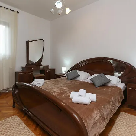 Sunny Elegant In - Classic Three Bedroom With Balcony * Trogir